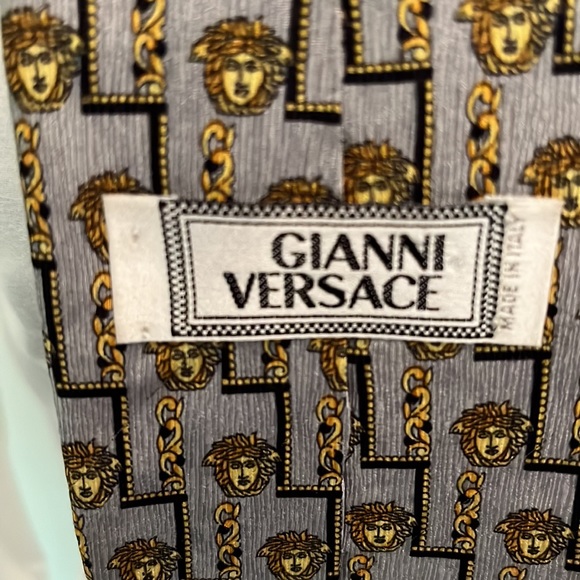 Gianni Versace classic tie - Picture 3 of 3